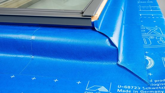 Sealing around skylights with WELDANO INVEX 3D